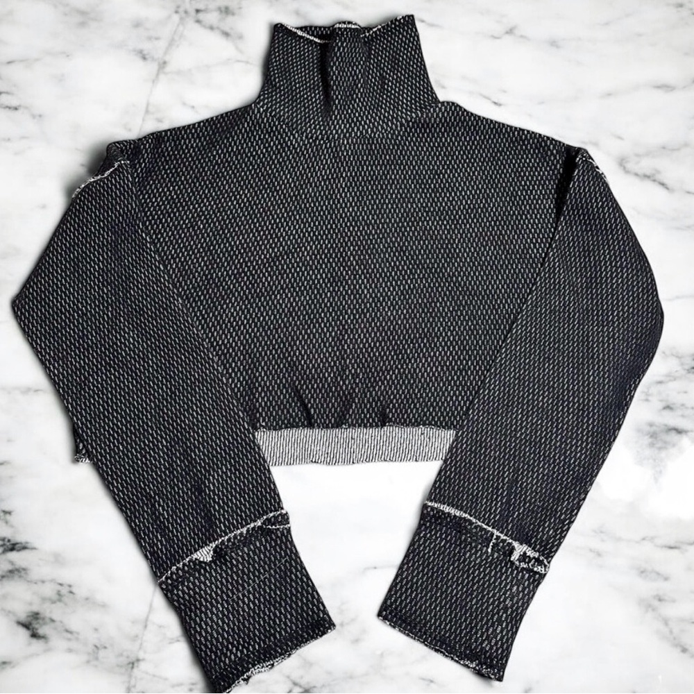 🚨LIKE NEW Urban Outfitters Cropped Black/White Distressed Turtleneck Sweater